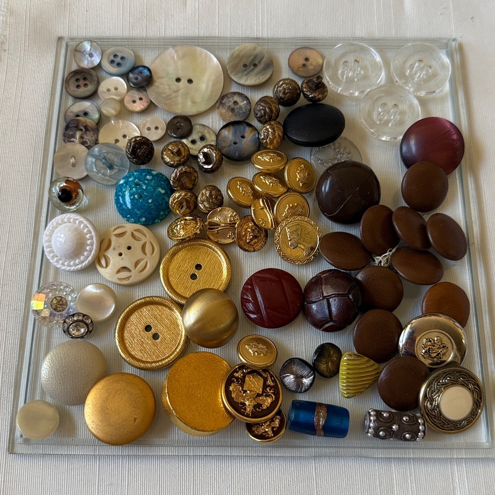 Vintage early & mid century mixed size materials & color Sewing Buttons